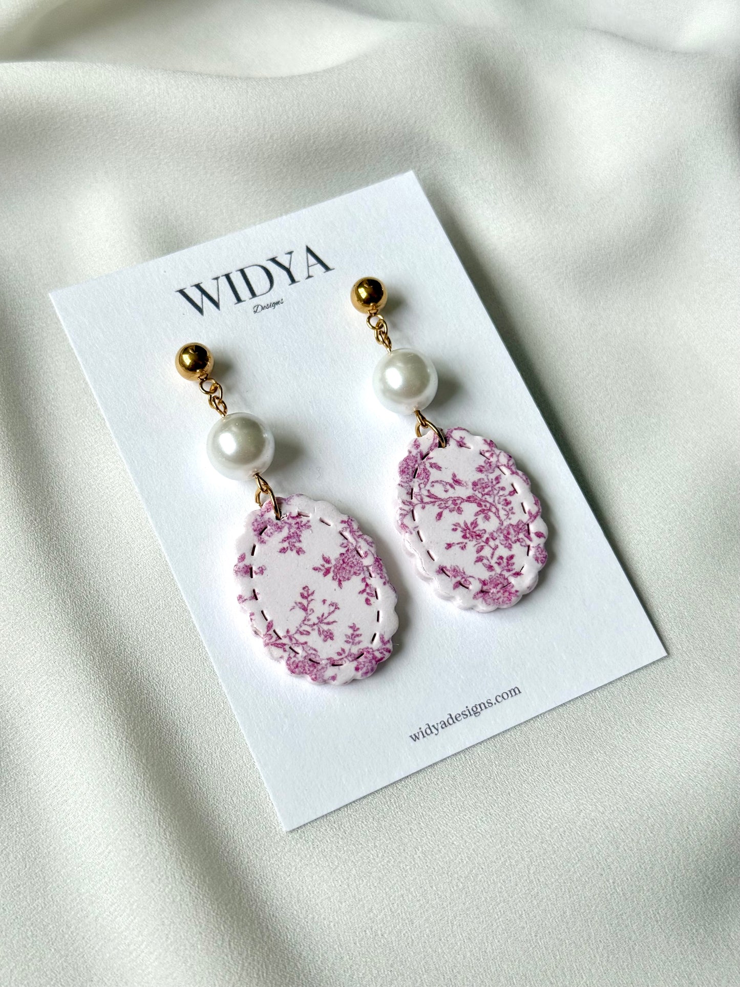 Pink Toile - Scalloped oval