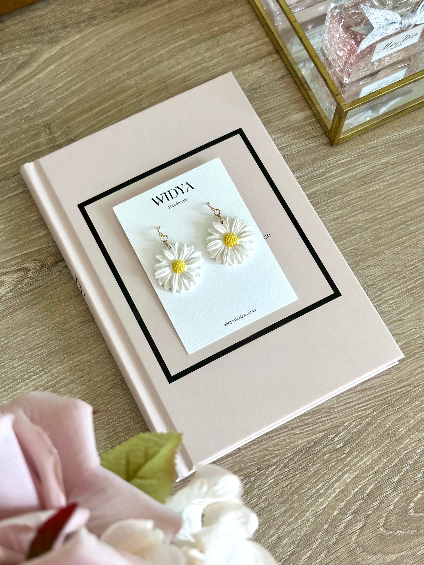 Daisy Earrings - April Flower