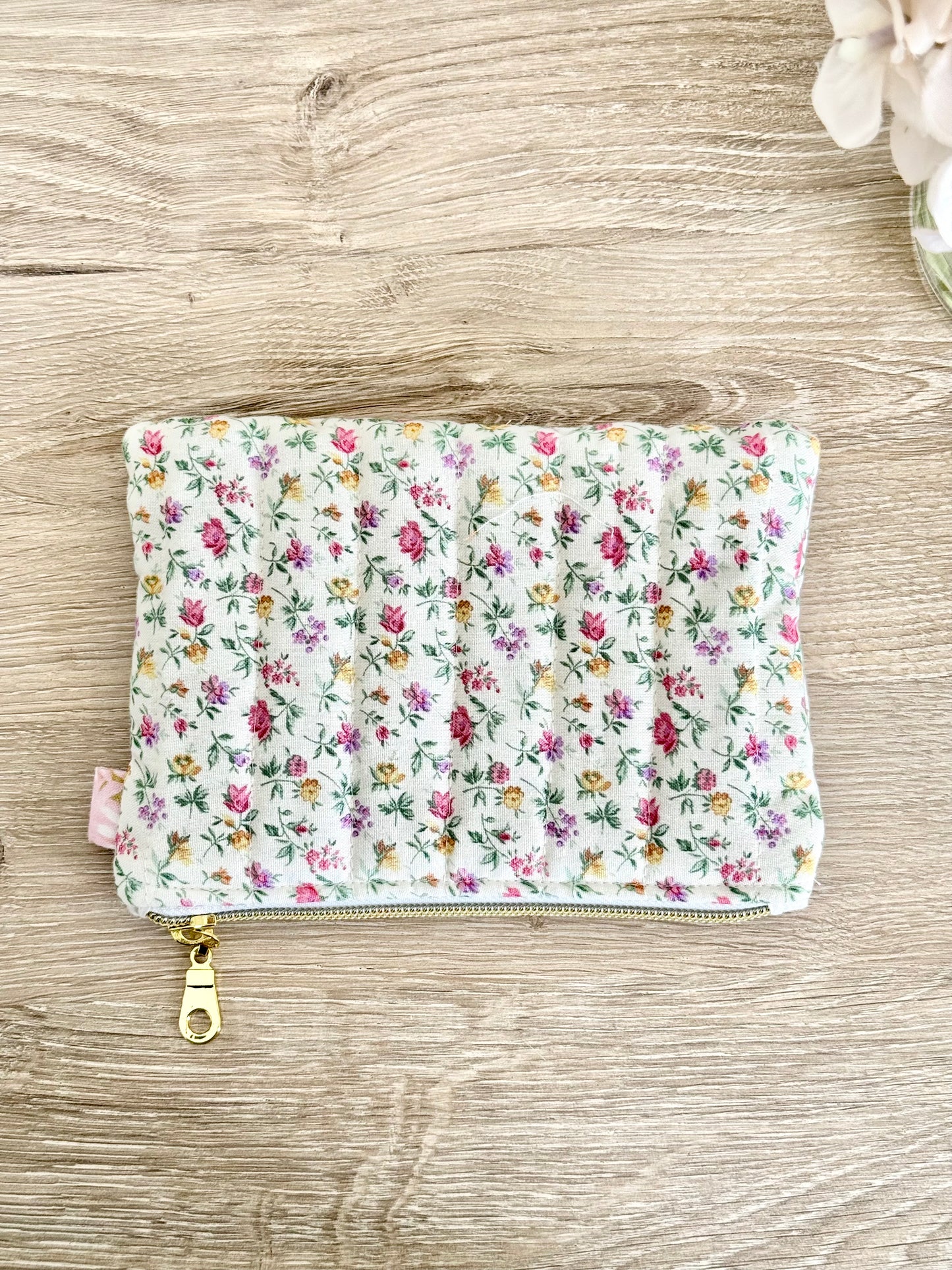 Vintage Floral Beige Zipper Pouch
